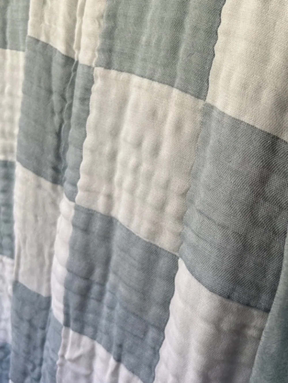 Check Cotton Quilt in Light Teal Blue + White Size Queen NEW WITH TAGS 80x90